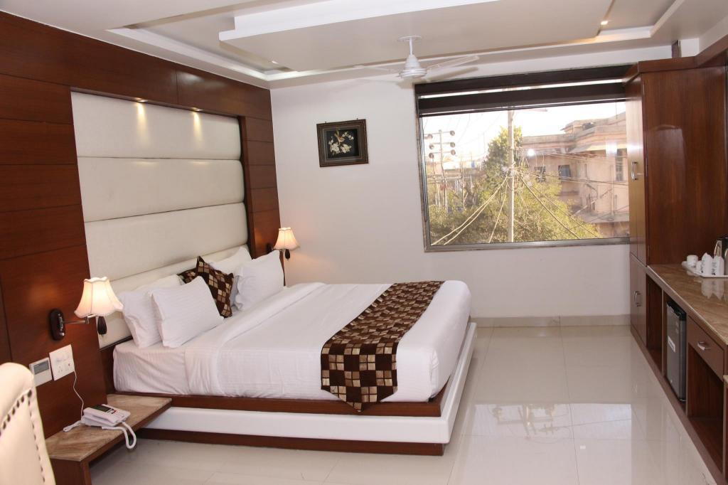 Room image 4